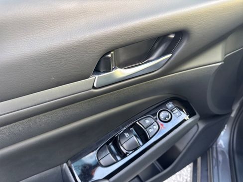 Certified 2025 Nissan Altima 2.5 SR image 12