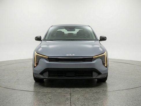 Used 2025 Kia K4 LXS image 2