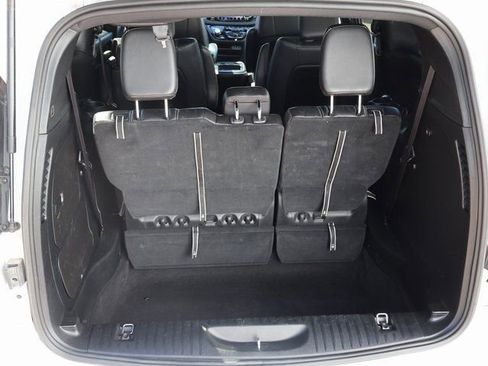 Used 2024 Chrysler Pacifica Limited FWD image 16
