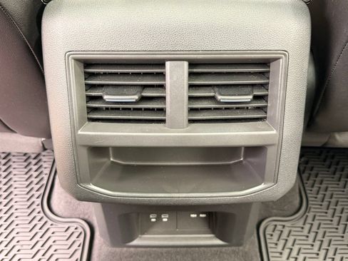 Used 2021 Volkswagen Atlas Cross Sport SE w/ Panoramic Sunroof Package FWD image 15