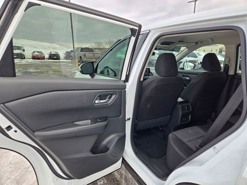 Used 2024 Nissan Rogue SV image 25