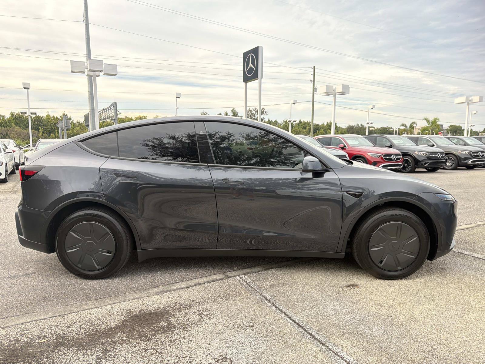 Used 2026 Tesla Model Y 2WD image 2