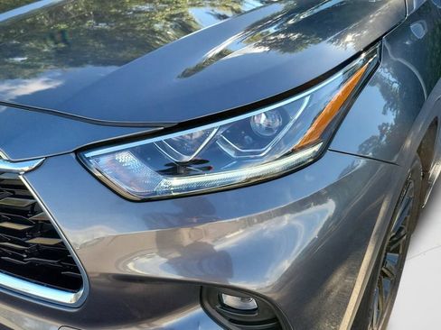 Used 2025 Toyota Highlander Limited FWD image 26