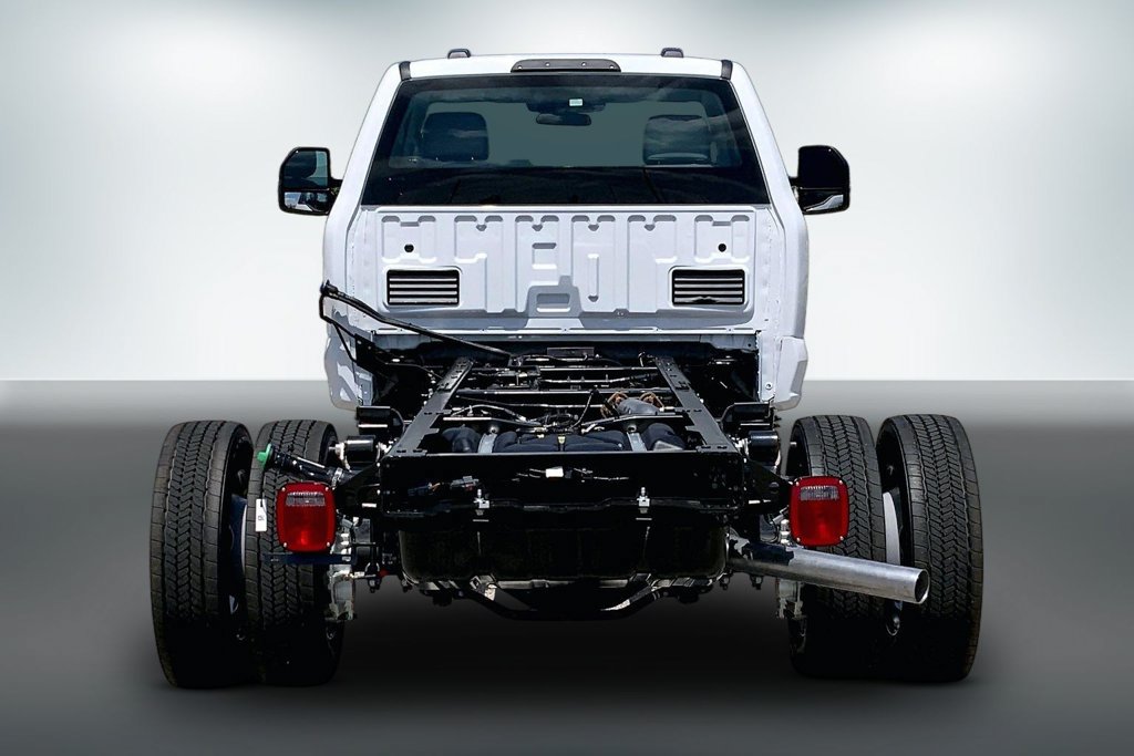 New 2026 Ford F550 4x4 Regular Cab Super Duty image 4