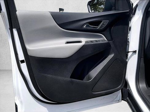 Used 2024 Chevrolet Equinox LS w/ LS Convenience Package FWD image 17