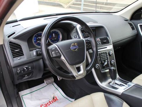 Used 2012 Volvo XC60 T6 R-Design image 10