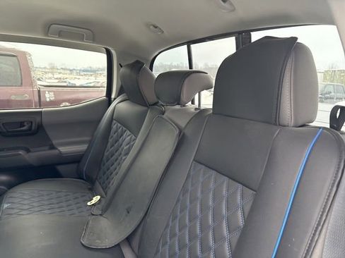 Used 2022 Toyota Tacoma SR image 10