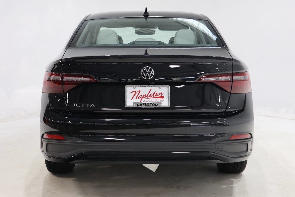 Used 2024 Volkswagen Jetta SE w/ Panoramic Sunroof Package FWD image 7