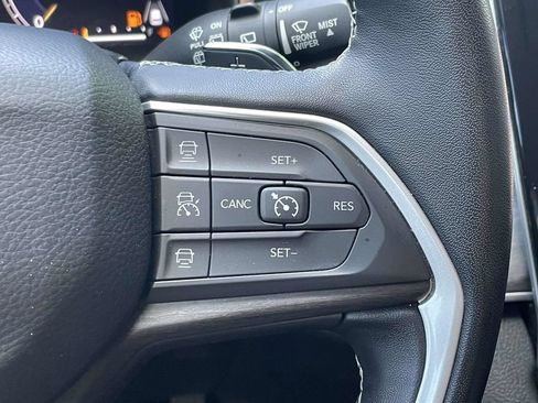 Used 2022 Jeep Grand Cherokee L Limited AWD/4WD image 32