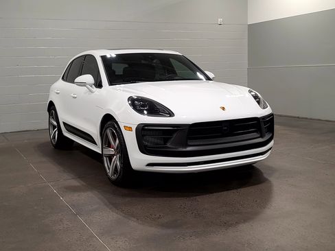New 2026 Porsche Macan GTS image 9