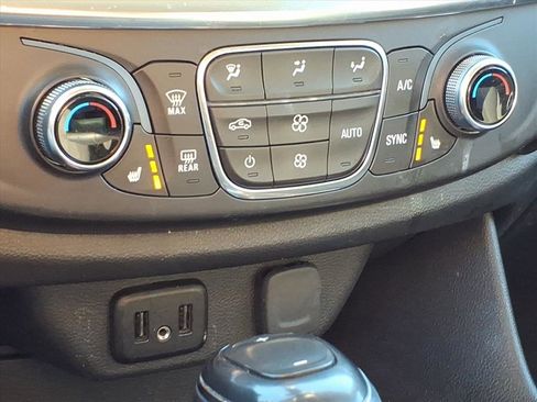 Used 2020 Chevrolet Traverse LT w/ Driver Confidence II Package image 19