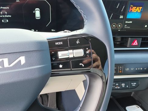 New 2027 Kia Carnival SX FWD image 32