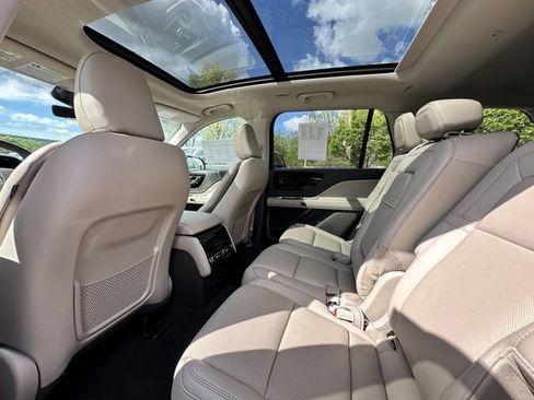 Certified 2024 Lincoln Aviator Reserve w/ Elements Package Plus AWD/4WD image 18