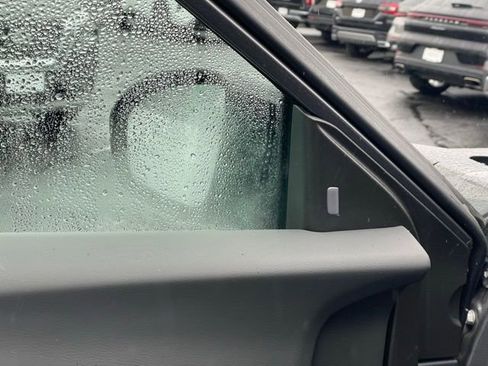 Used 2023 Nissan Sentra SR w/ SR Premium Package FWD image 12