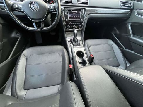 Used 2018 Volkswagen Passat 2.0T SE FWD image 17