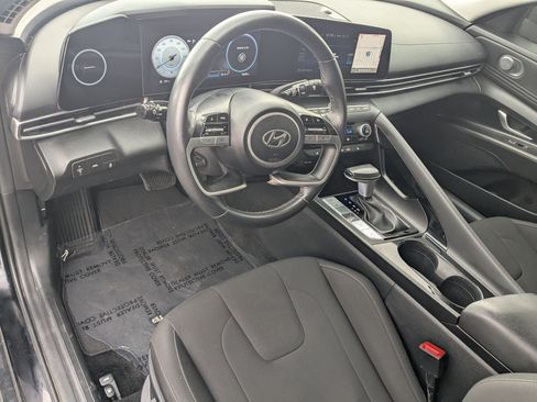 Used 2023 Hyundai Elantra SEL w/ Convenience Package FWD image 17