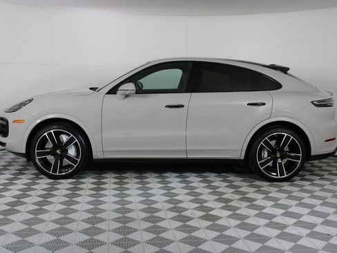Used 2022 Porsche Cayenne Turbo AWD/4WD image 2