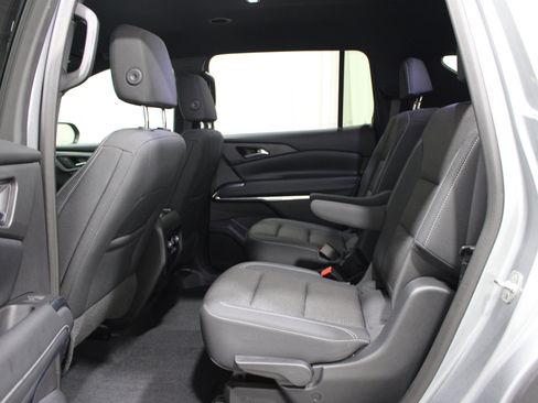 Used 2025 Chevrolet Traverse LT w/ Driver Confidence Package FWD image 21