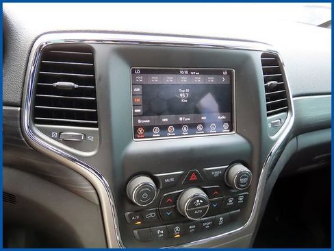 Certified 2021 Jeep Grand Cherokee Laredo w/ Security & Convenience Group AWD/4WD image 15