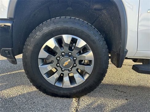 Used 2025 Chevrolet Silverado 2500 Custom w/ Custom Value Package image 10