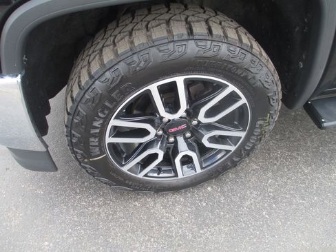 Used 2018 GMC Sierra 1500 SLE w/ SLE Value Package AWD/4WD image 16