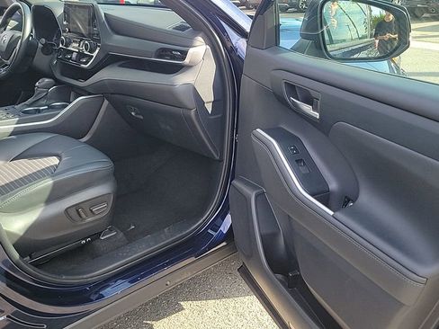 Used 2024 Toyota Highlander XSE image 35