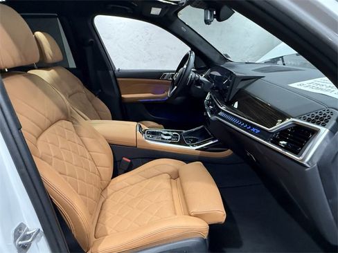 Certified 2024 BMW X7 xDrive40i w/ M Sport Package image 28