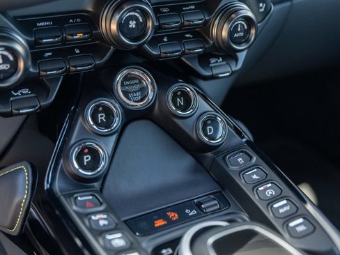 Used 2023 Aston Martin V8 Vantage Coupe RWD image 30