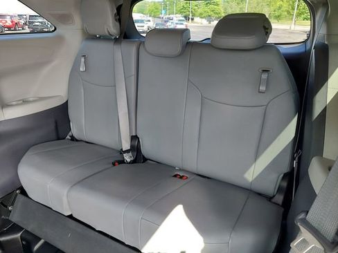 Used 2024 Toyota Sienna XLE w/ XLE Plus Package FWD image 27