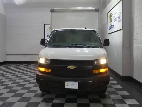 Used 2020 Chevrolet Express 3500 139IN WB CUTAWAY image 2