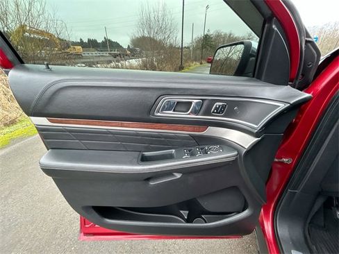 Used 2016 Ford Explorer Platinum image 23