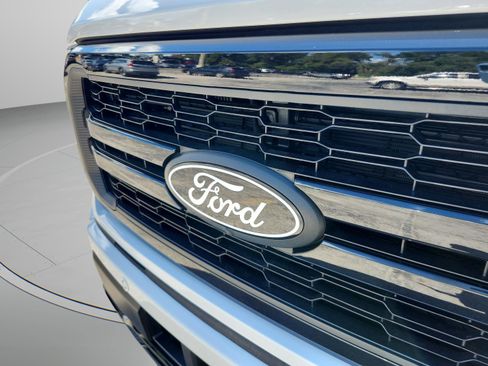 New 2025 Ford F150 Lariat w/ Equipment Group 502A High image 28