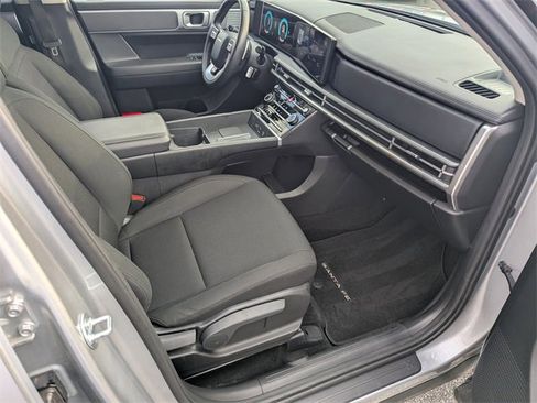 Used 2025 Hyundai Santa Fe SE image 12