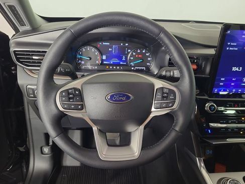 Used 2023 Ford Explorer Limited w/ Limited Technology Package AWD/4WD image 13