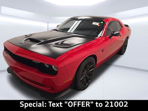Used 2016 Dodge Challenger SRT Hellcat RWD image 2