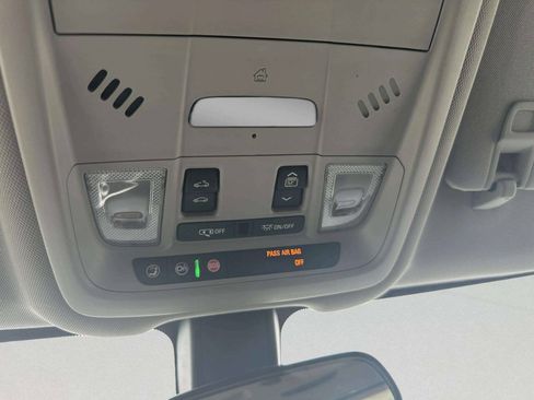 Used 2018 Chevrolet Equinox LT FWD image 11