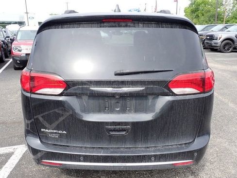 Used 2018 Chrysler Pacifica Touring-L Plus w/ Tire & Wheel Group FWD image 5