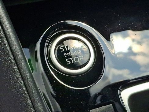 New 2025 Nissan Versa SR w/ Trunk Package image 18