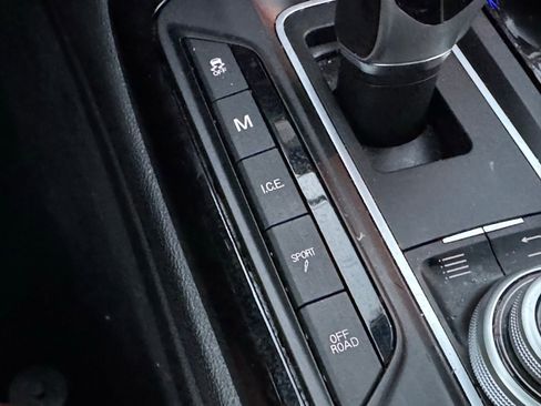 Used 2017 Maserati Levante S image 21