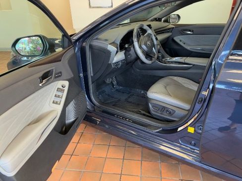 Used 2019 Toyota Avalon Limited image 11