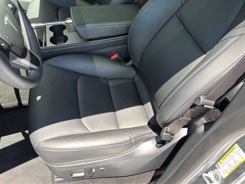 Used 2024 Tesla Model Y Long Range RWD image 27
