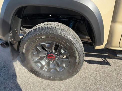 Used 2017 Toyota Tacoma TRD Off-Road image 35