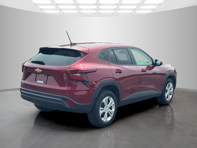 Used 2024 Chevrolet Trax LS w/ Driver Confidence Package FWD image 7
