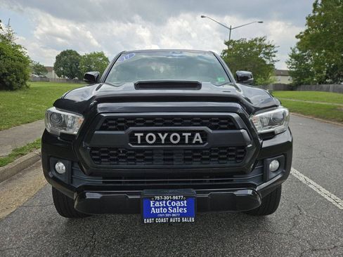Used 2017 Toyota Tacoma TRD Sport AWD/4WD image 9