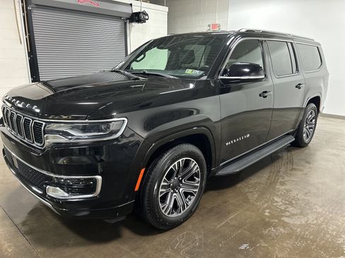 Used 2023 Jeep Wagoneer L Series II image 6