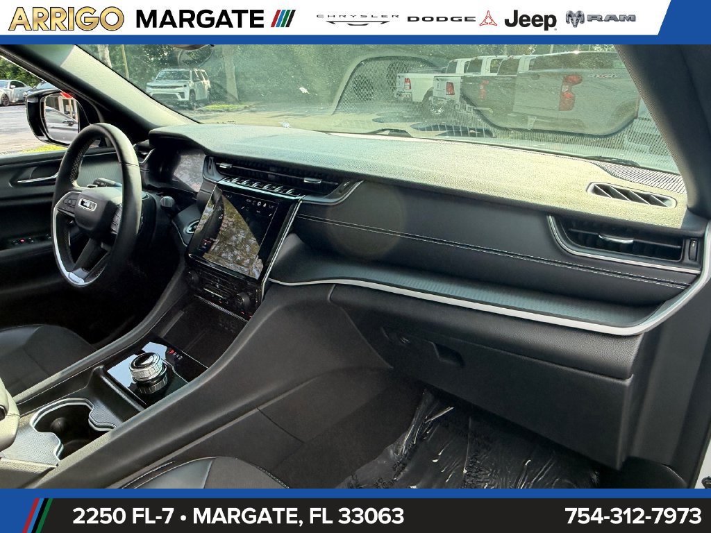 Used 2024 Jeep Grand Cherokee Altitude RWD image 19