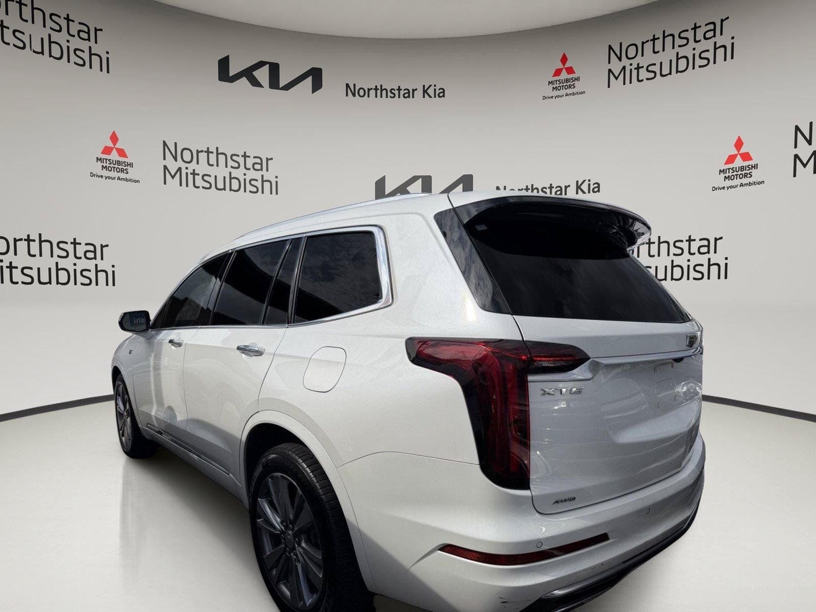 Used 2023 Cadillac XT6 Premium Luxury AWD/4WD image 2