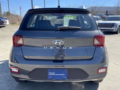 Certified 2025 Hyundai Venue Limited image 3