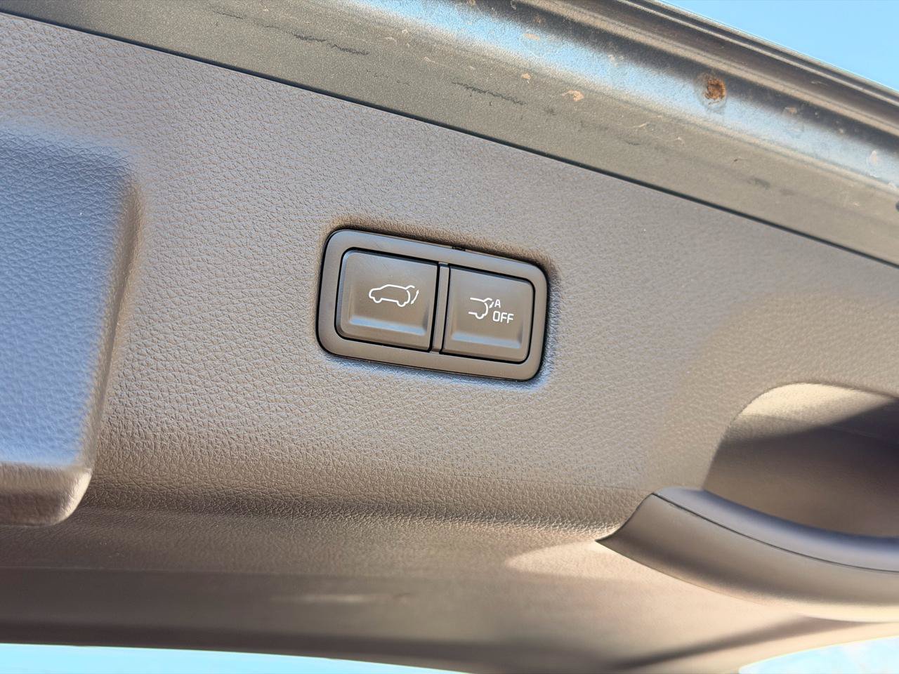 Used 2024 Kia Carnival EX FWD image 28