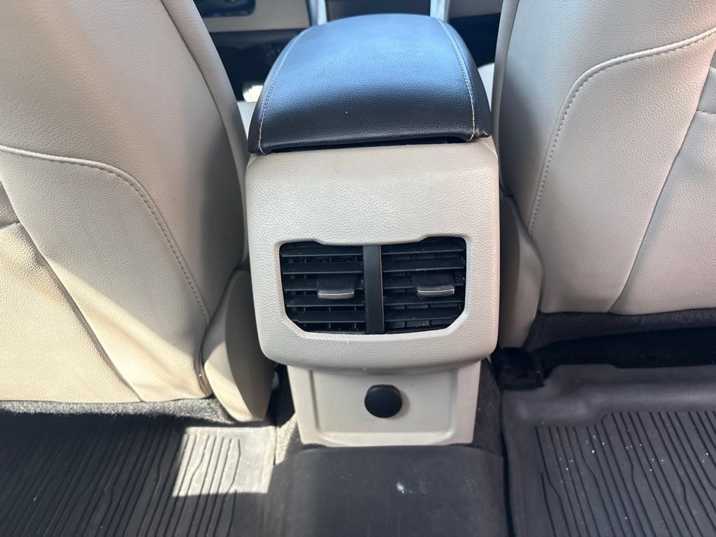Used 2017 Ford Fusion SE w/ Fusion SE Technology Package FWD image 33